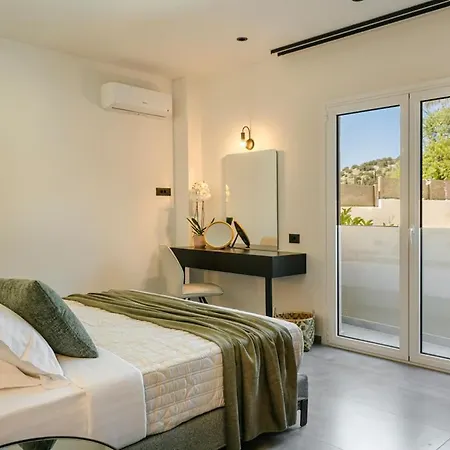 X Luxury ארגוסטולי